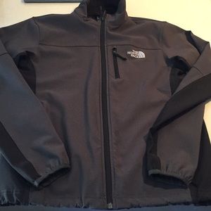 The North Face men’s shell jacket size small
